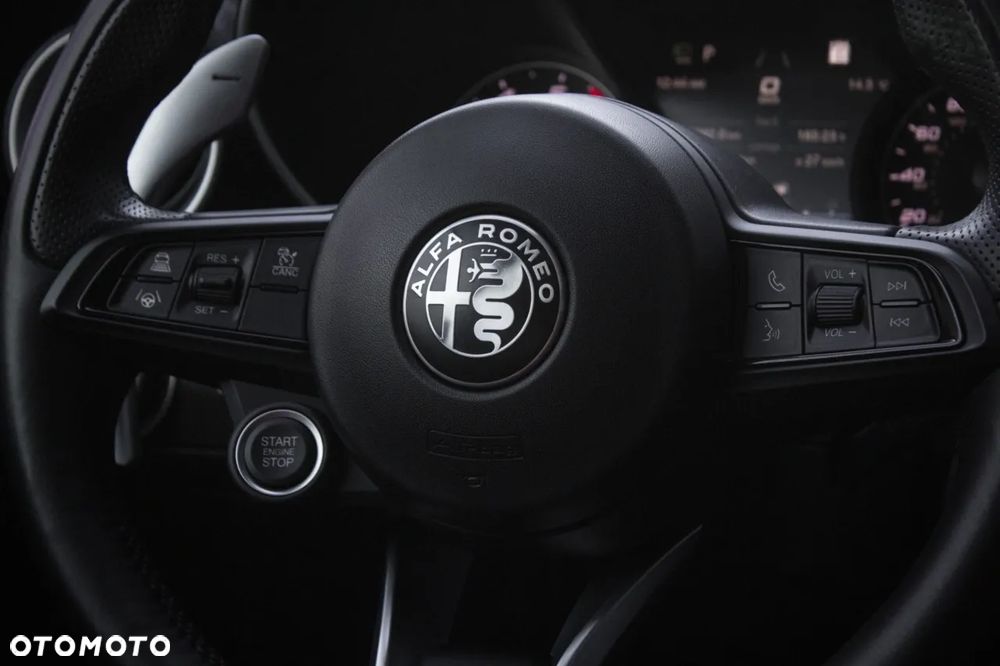 Alfa Romeo Giulia 2.0 Turbo 16V AT8-Q4 Ti - 12