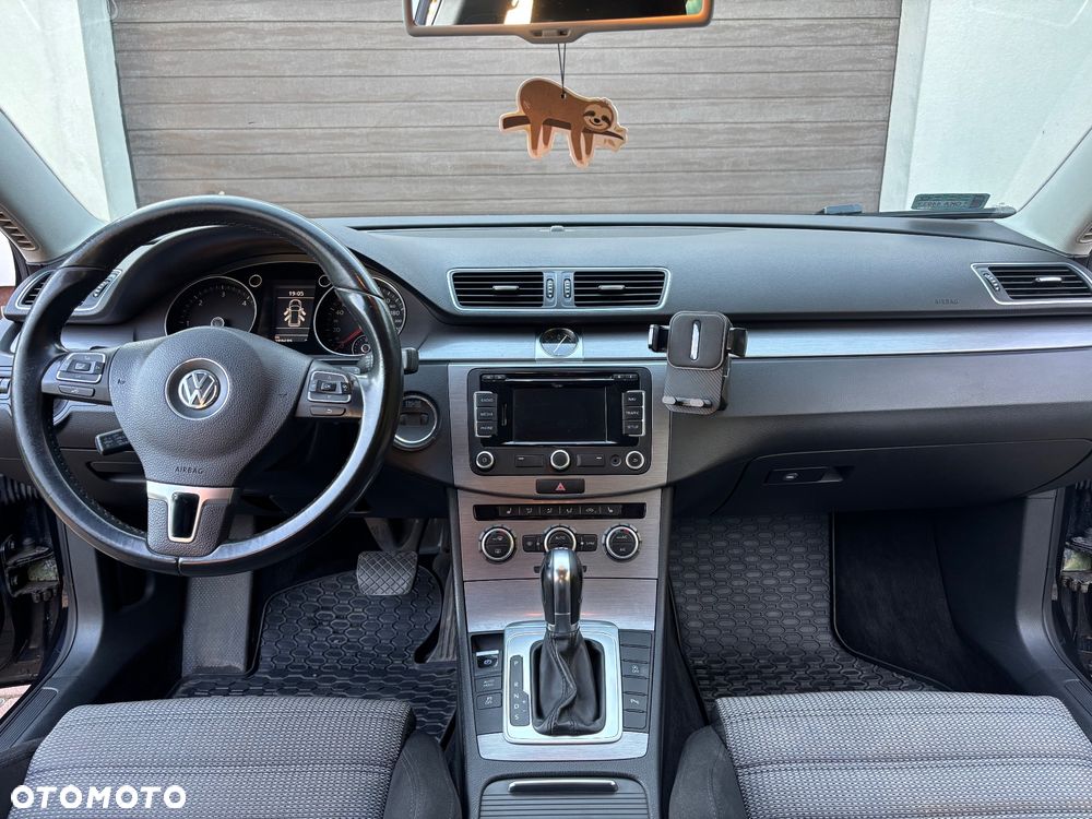 Volkswagen Passat 2.0 TDI Comfortline DSG - 11