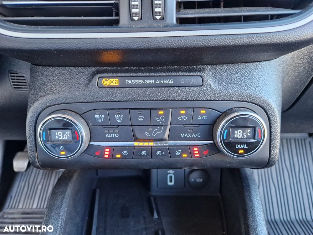 Ford Focus 1.0 EcoBoost Titanium - 12