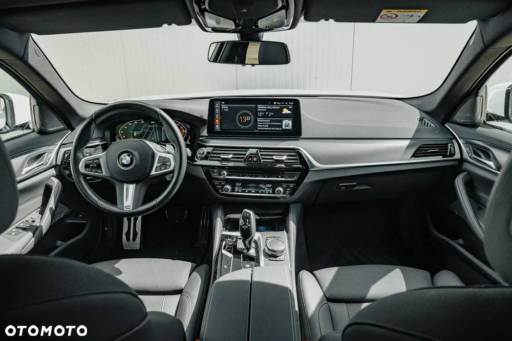 BMW Seria 5 520d xDrive Touring M Sport Edition - 20