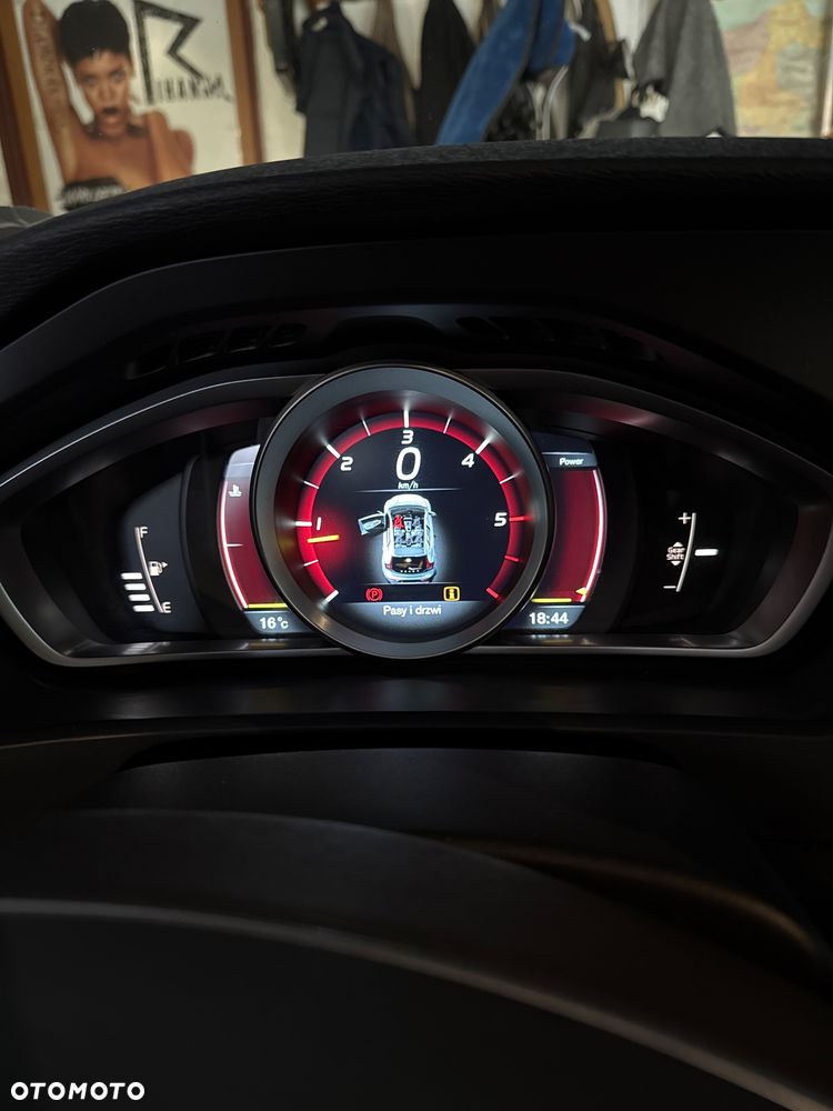 Volvo V40 D4 R-Design Summum - 13