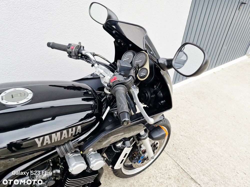 Yamaha FZS - 25