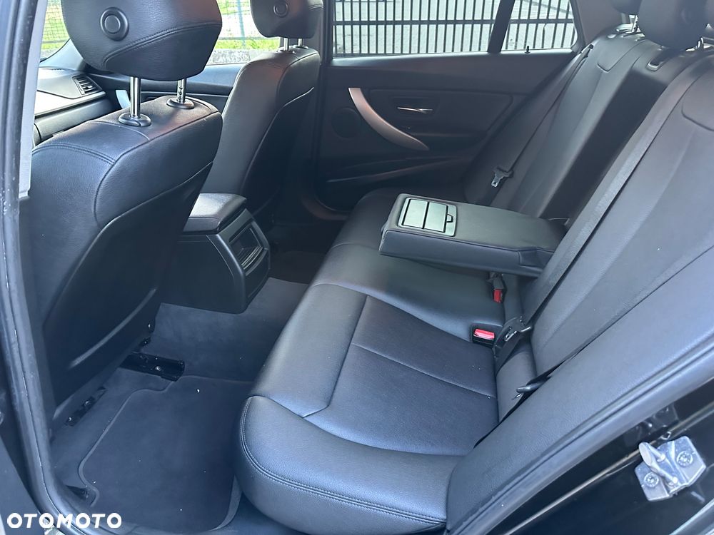 BMW Seria 3 318d DPF Edition Lifestyle - 12