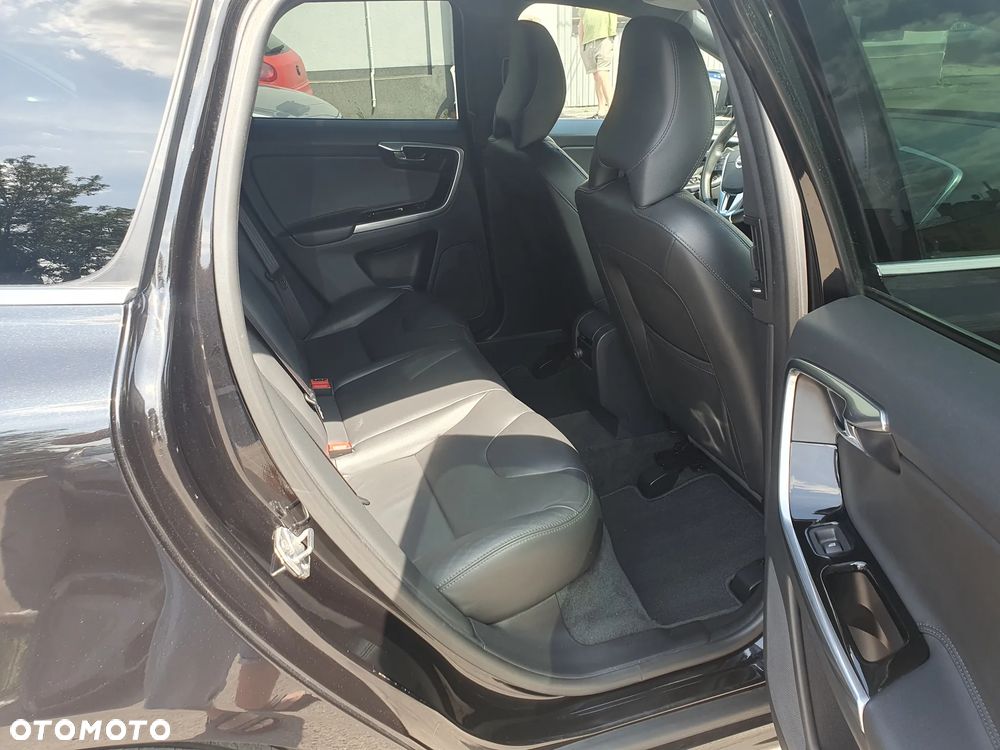 Volvo XC 60 D4 Momentum Pro - 14