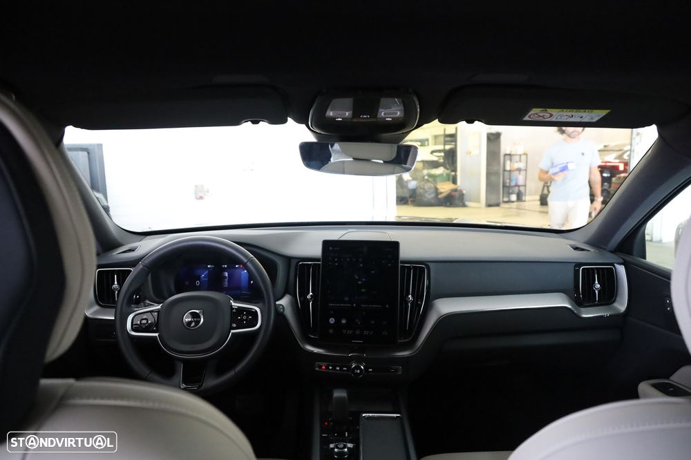 Volvo XC 60 2.0 T6 PHEV Core AWD - 26