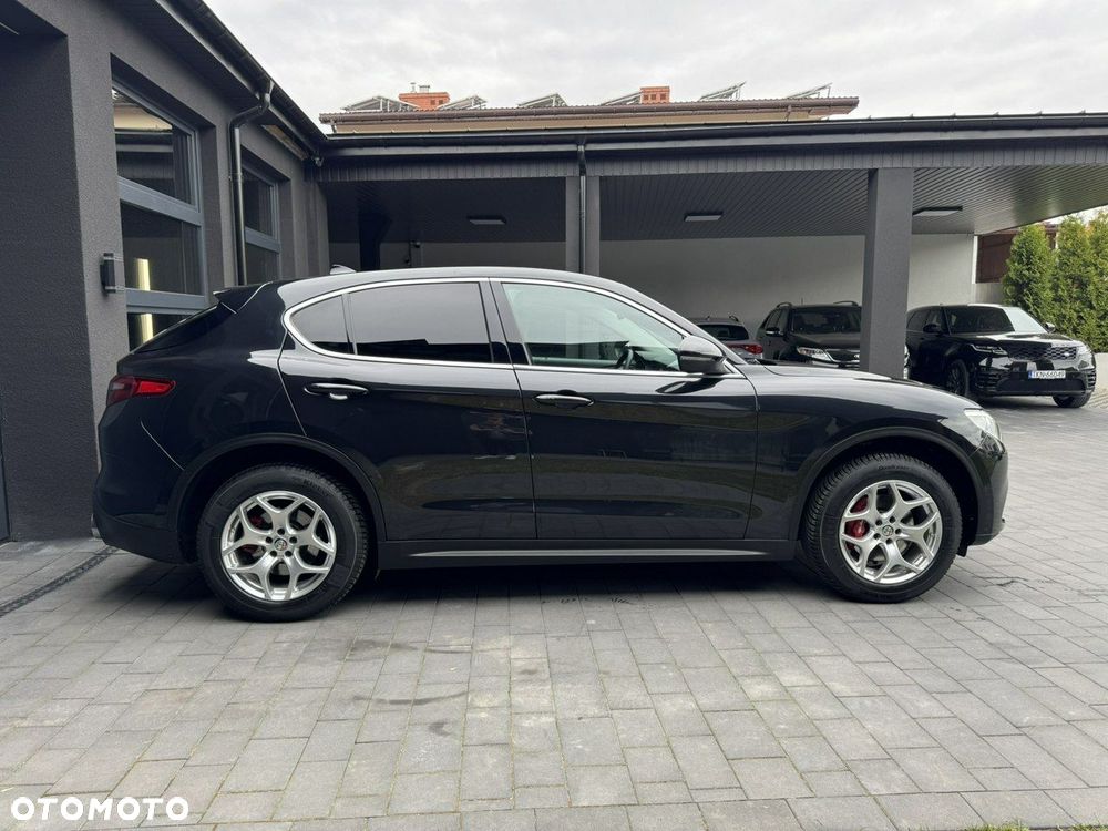 Alfa Romeo Stelvio - 8