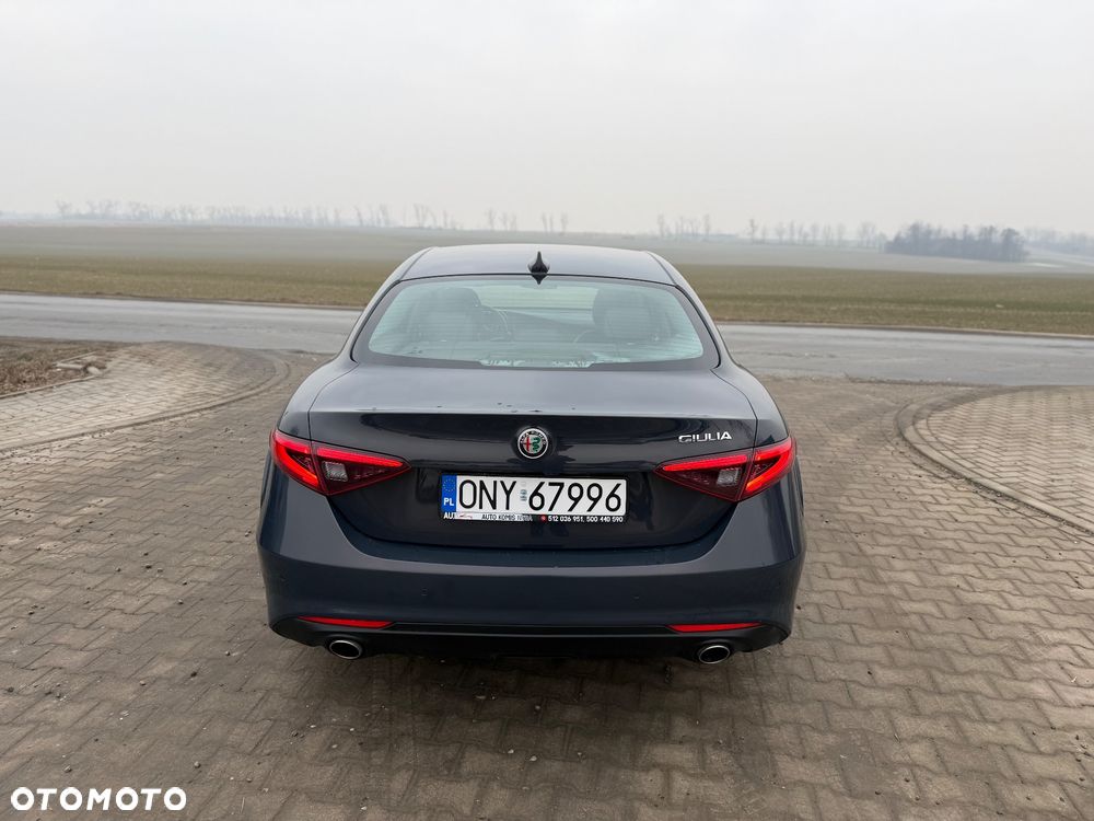 Alfa Romeo Giulia 2.2 Super - 12
