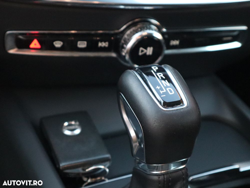 Volvo V60 D3 Geartronic Momentum Pro - 32