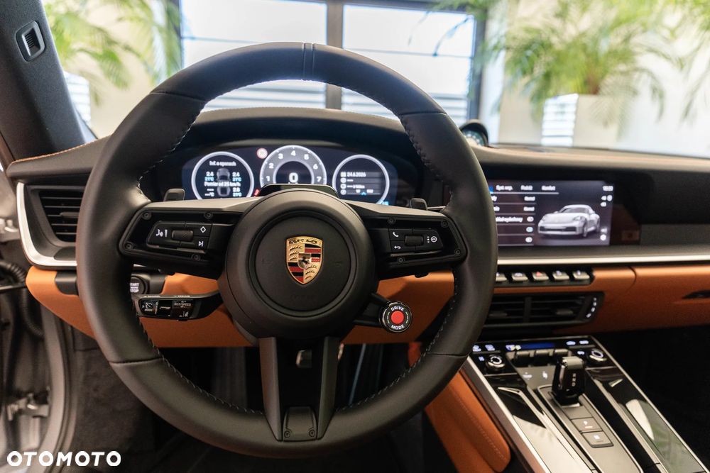 Porsche 911 Carrera - 18