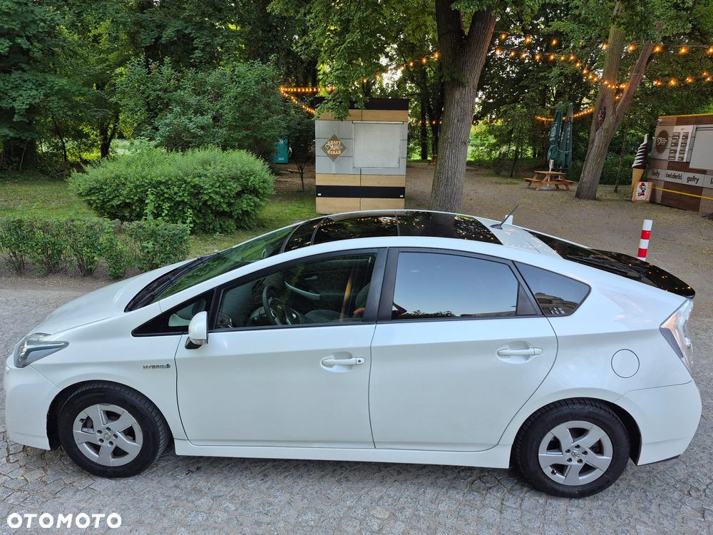 Toyota Prius (Hybrid) Executive - 12