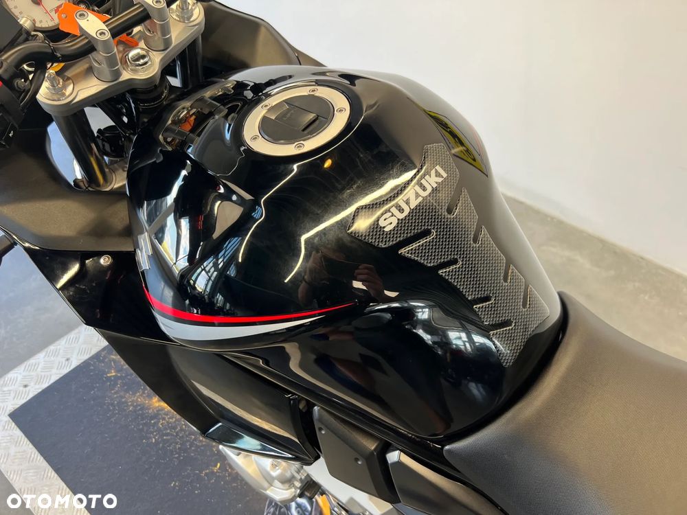 Suzuki GSX - 13