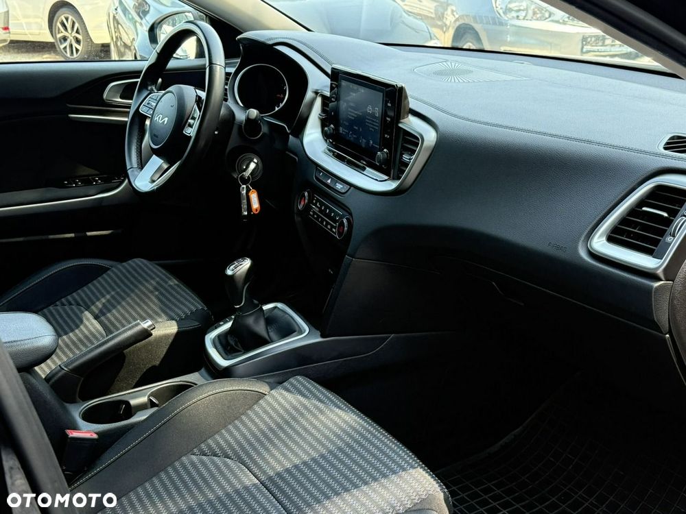 Kia Ceed - 16