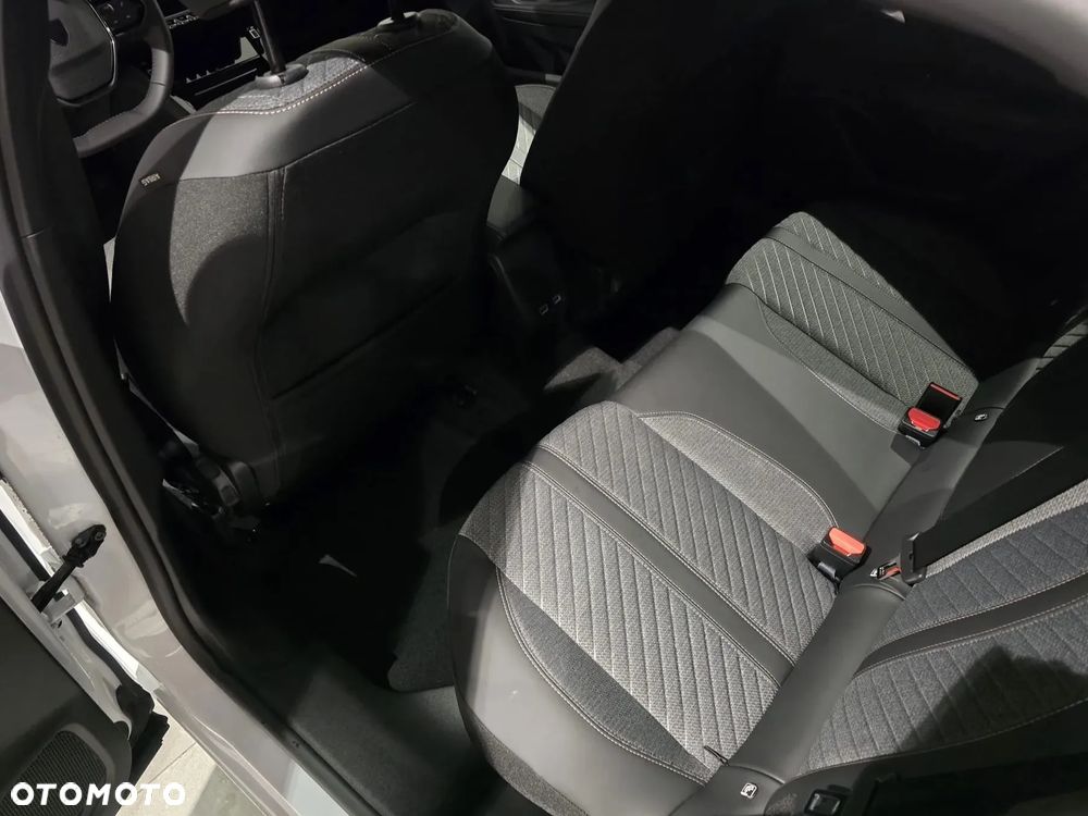 Peugeot 2008 PureTech mHEV Active e-DCS6 - 10