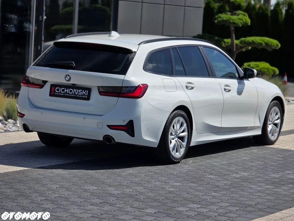 BMW Seria 3 318i Sport - 22