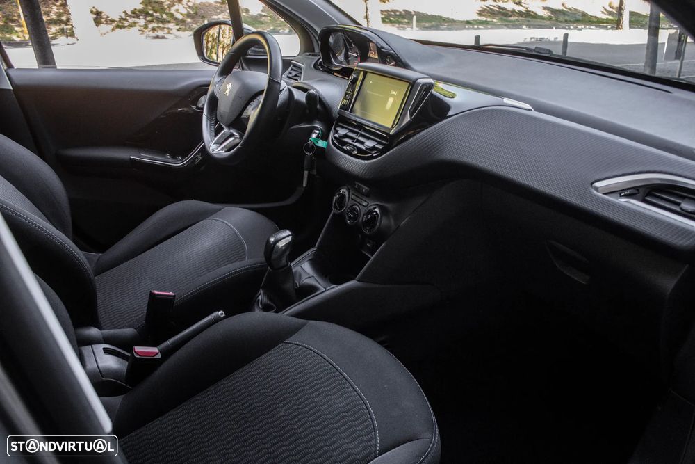 Peugeot 208 1.2 PureTech Signature - 22