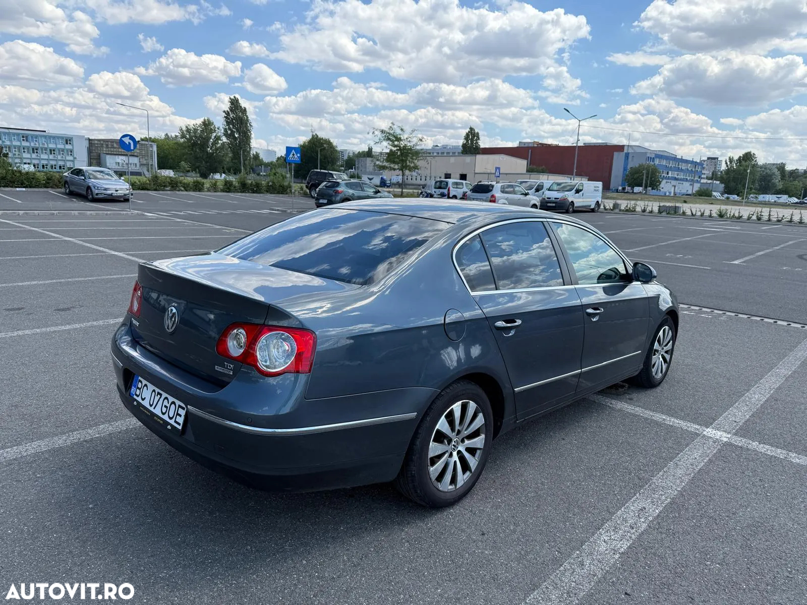 Volkswagen Passat 2.0 TDI DPF BlueMotion Technology Comfortline - 11