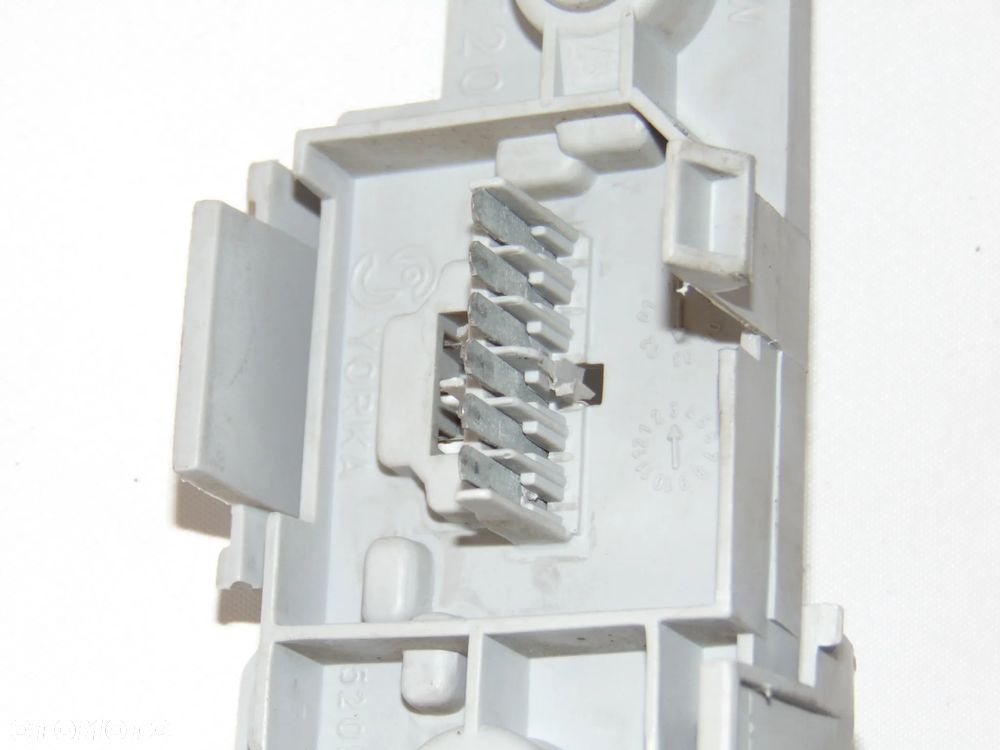 Wkład lewy prawy oprawka żarówek lampy tylnej tył lewej prawej Opel Vectra C HB hatchback liftback sedan 02-05r - 16