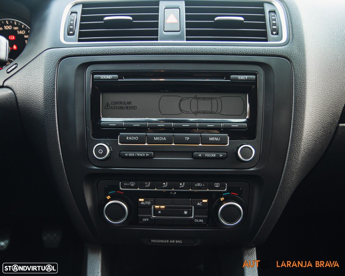 VW Jetta 1.6 TDi Confortline - 27