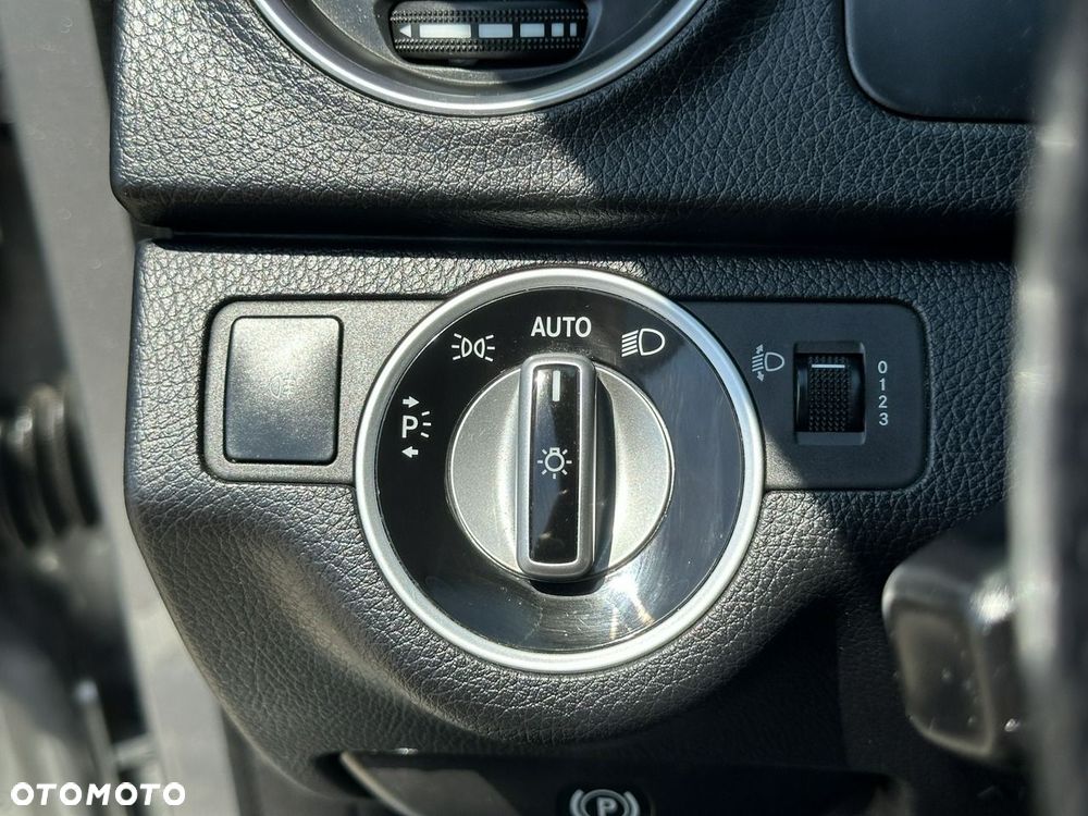Mercedes-Benz Klasa C 180 BlueEFFICIENCY Avantgarde - 17
