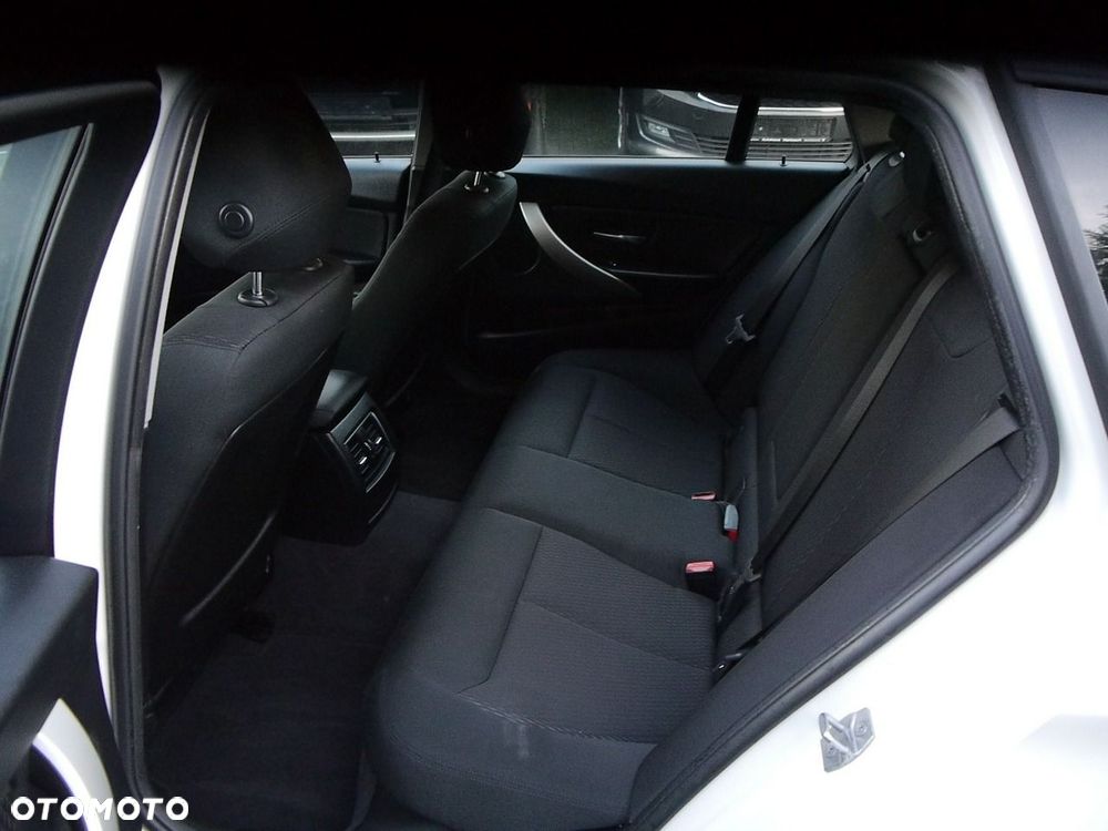 BMW Seria 3 318d Luxury Line - 29