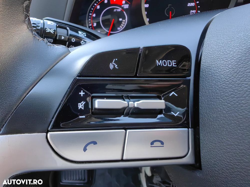 Hyundai Elantra 1.6 l 123 CP CVT Comfort - 24