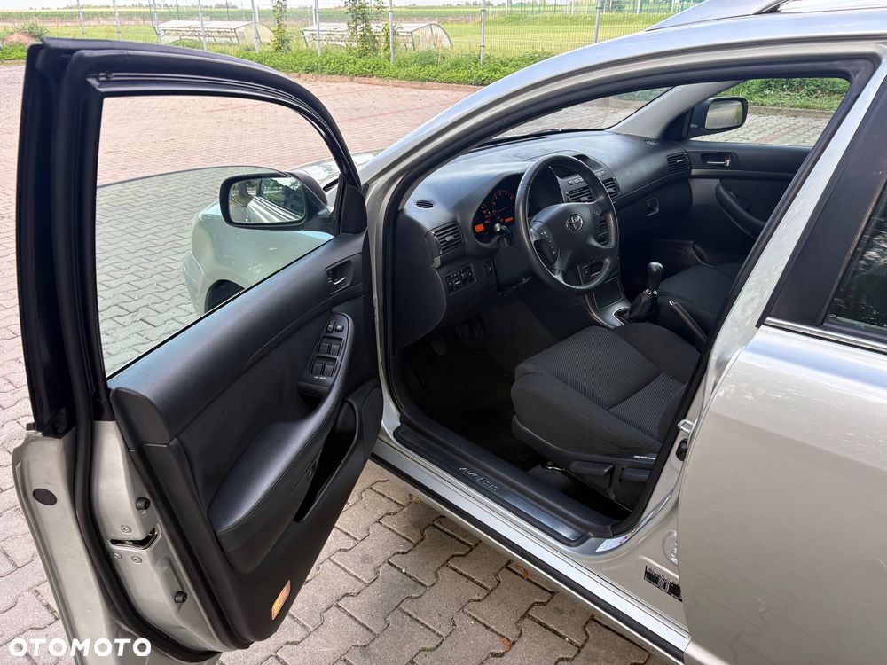 Toyota Avensis 1.8 VVT-i Edition - 17