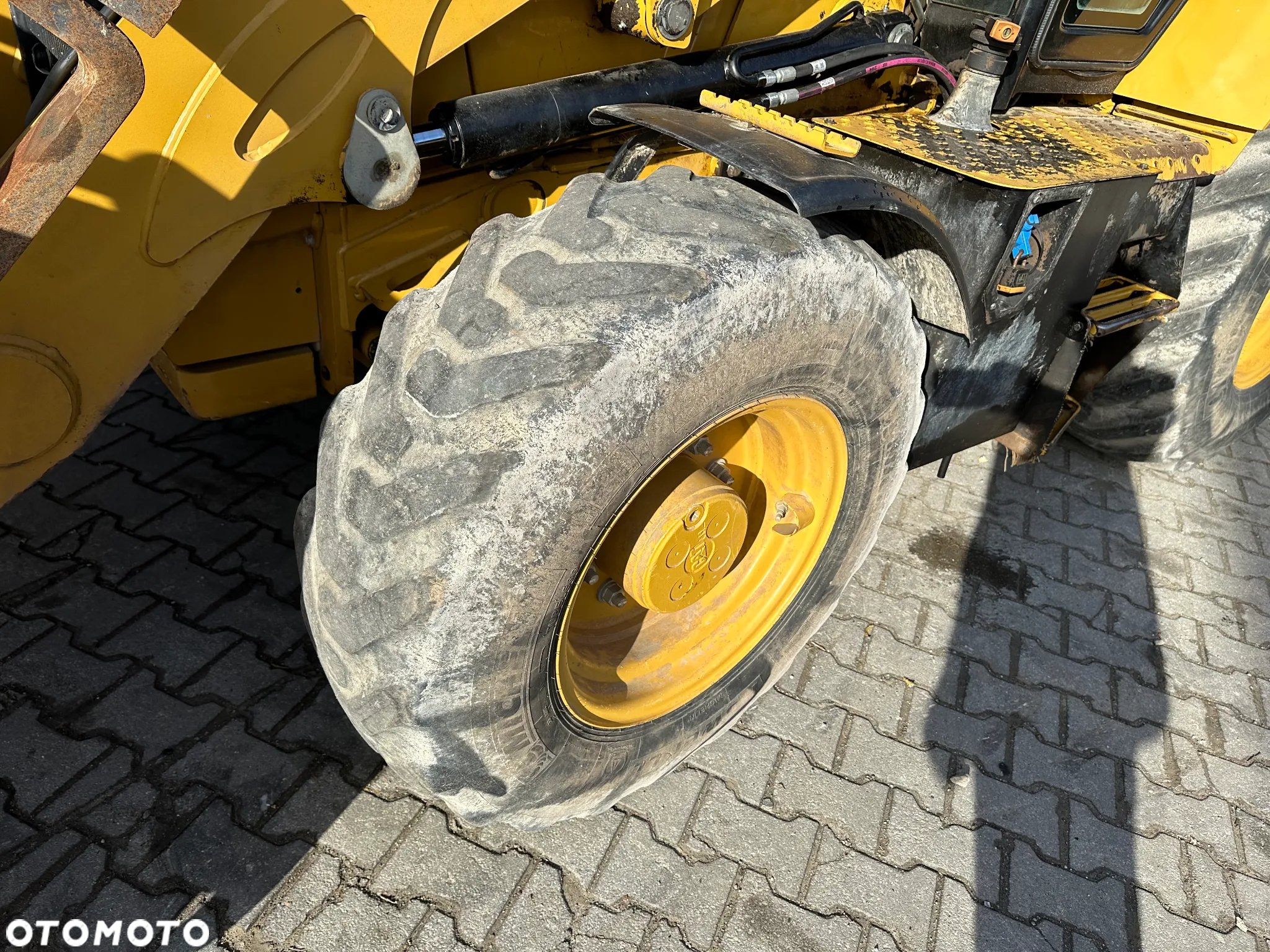 Caterpillar 428F2 - 25