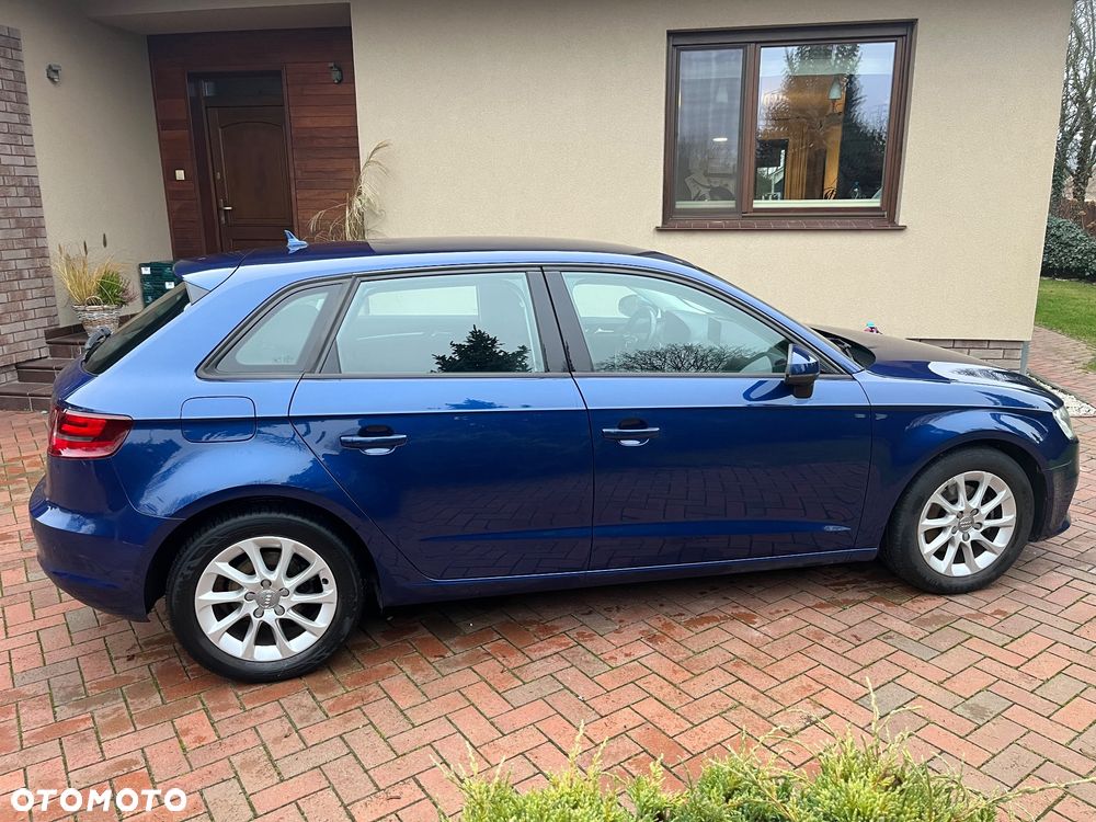 Audi A3 Sportback 1.4 TFSI Ambiente - 2