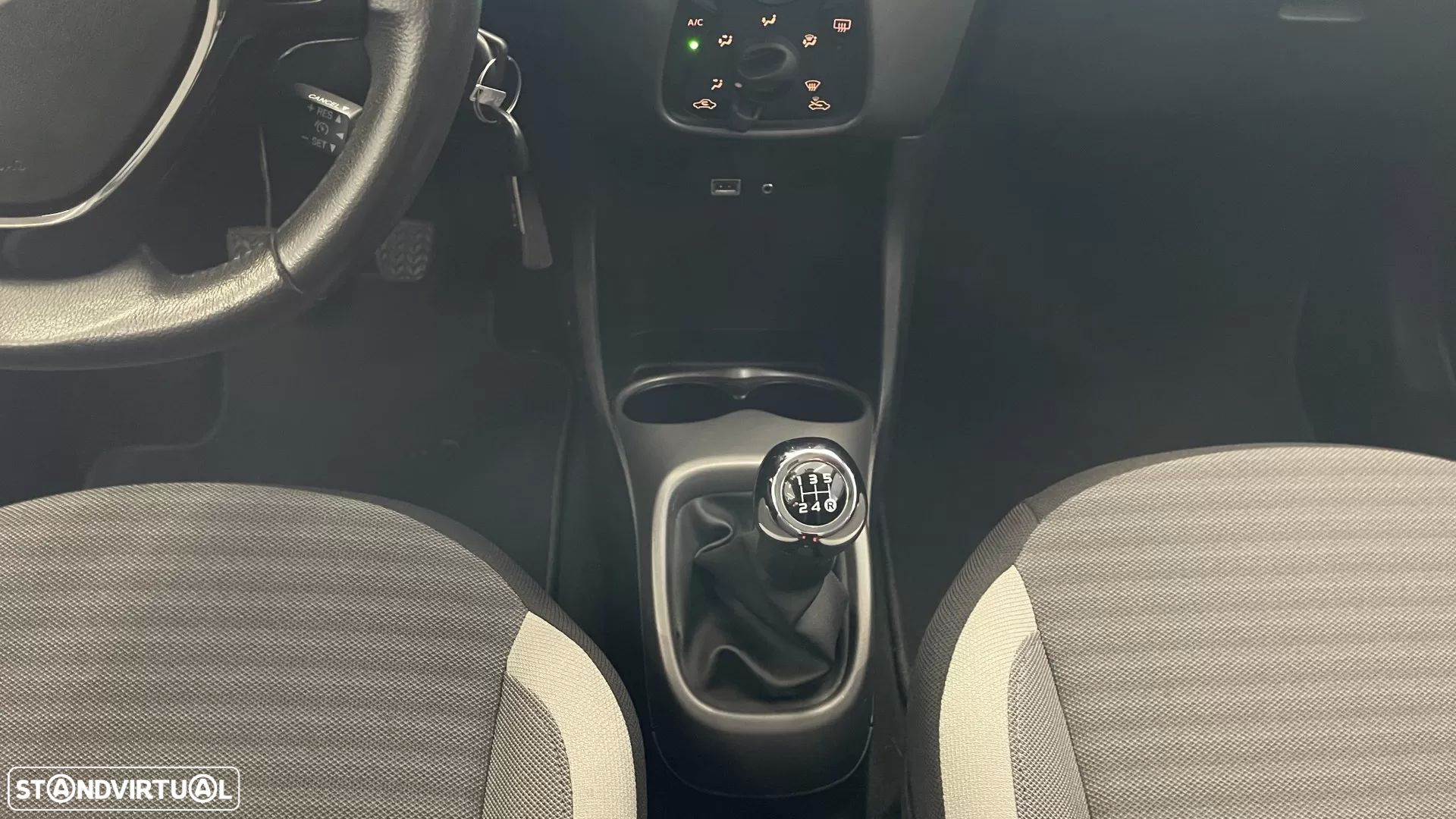 Toyota Aygo X Black&White - 31