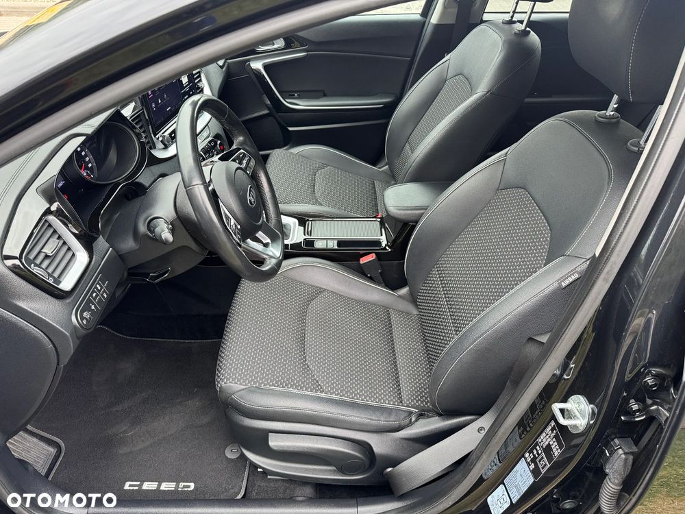 Kia Ceed - 13