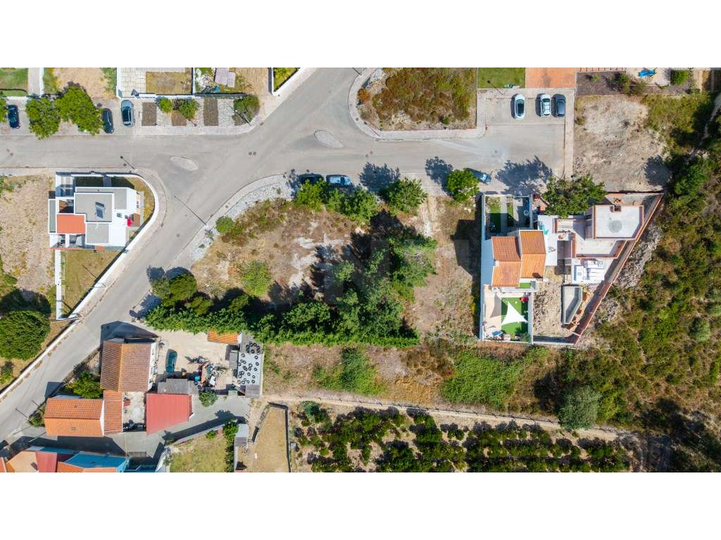 Lote urbano com 323m², para venda, em Torres Vedras - Grande imagem: 3/15