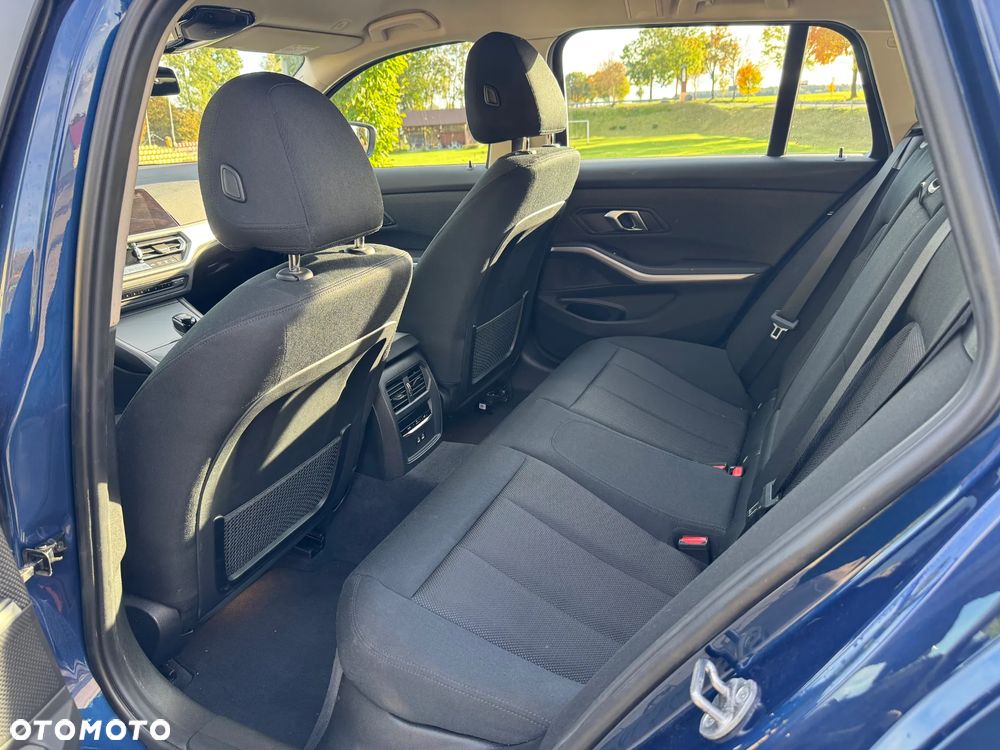 BMW Seria 3 318i Advantage - 10