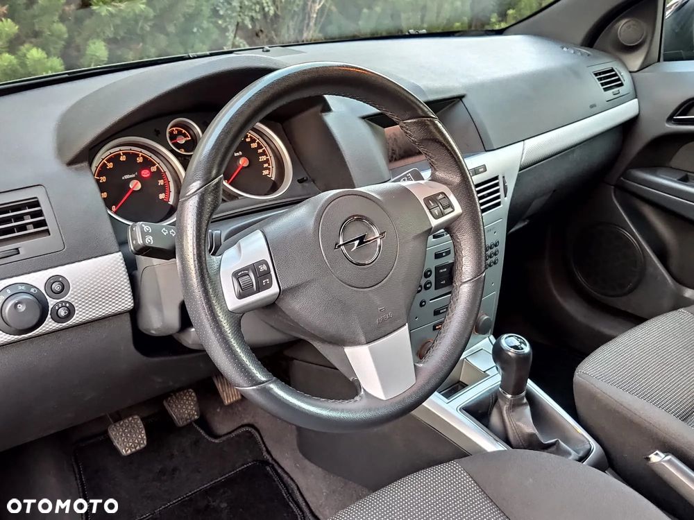 Opel Astra GTC 1.6 Sport - 18