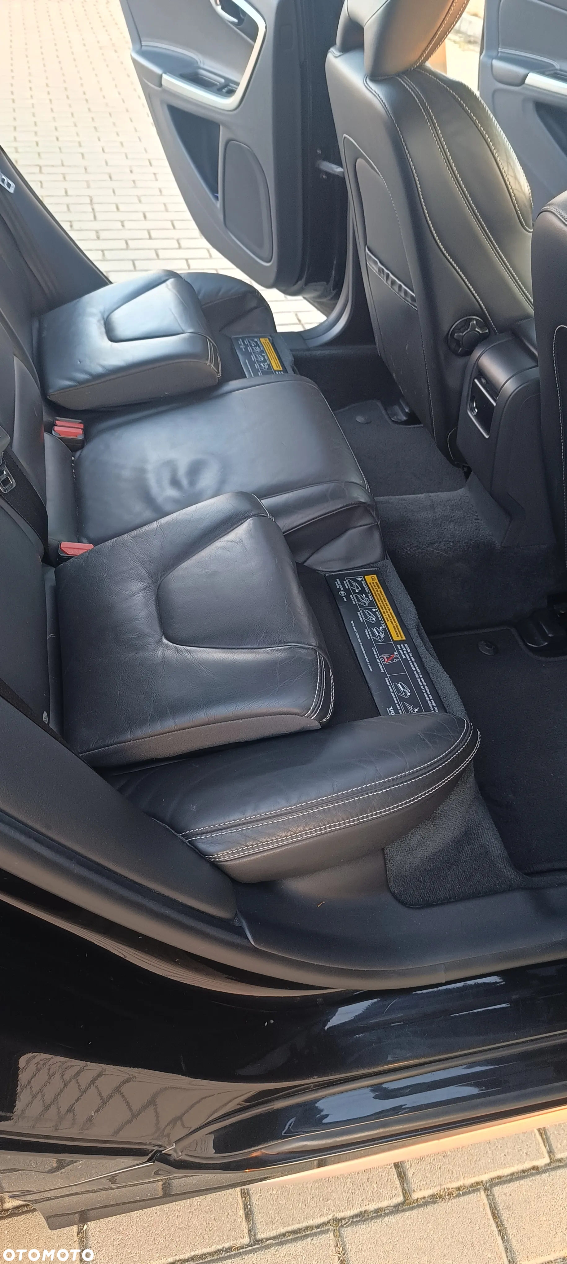 Volvo V60 D6 AWD Plug-in Hybrid Summum - 16