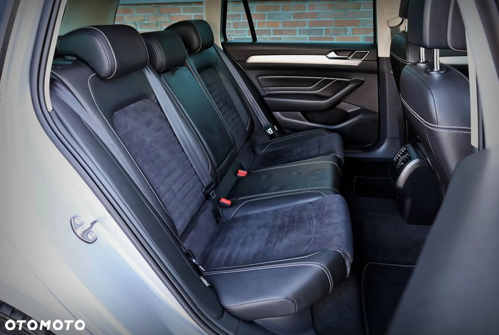 Volkswagen Passat 2.0 TSI Elegance DSG - 24