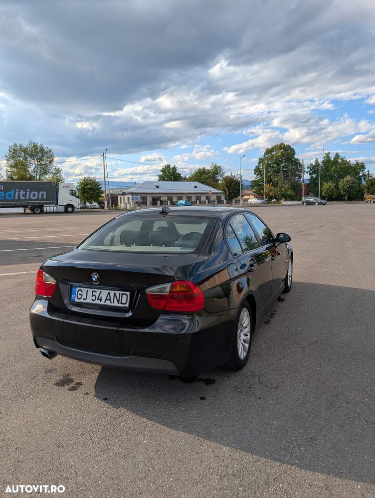 BMW Seria 3 318i - 3
