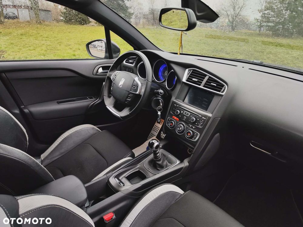 Citroën DS4 HDi 110 Chic - 21