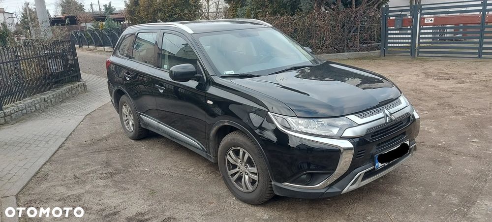 Mitsubishi Outlander - 2