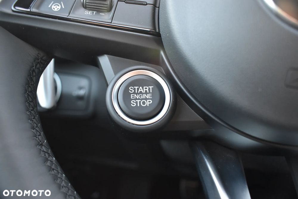 Alfa Romeo Giulia 2.0 Turbo Tributo Italiano Q4 - 25