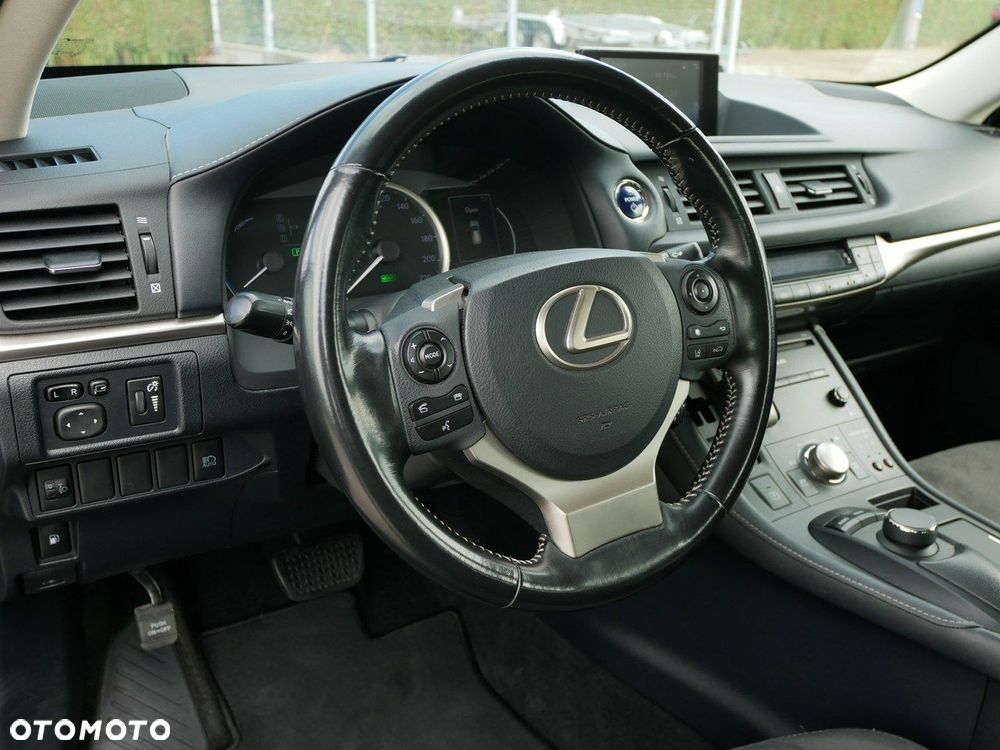 Lexus CT 200h - 13