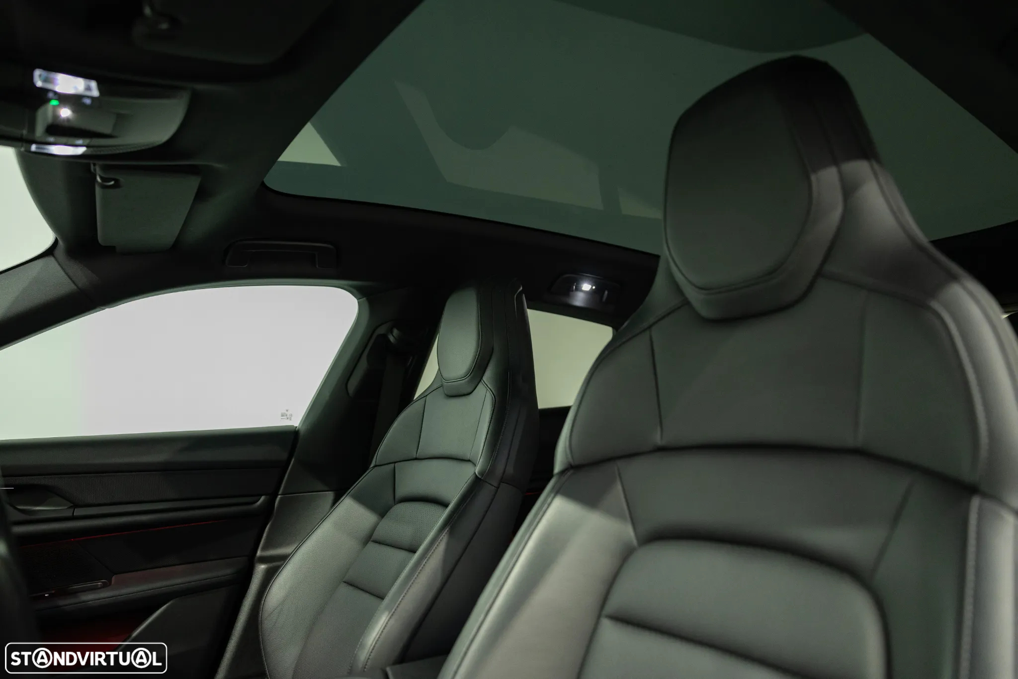 Porsche Taycan Cross Turismo 4 - 18