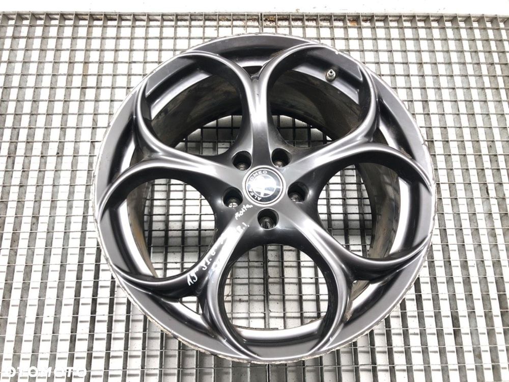 FELGA ALUMINIOWA 19 9J 5X110 ET33 ŚRODEK CENTR. 58.1 - 1477.00 PLN - ALFA ROMEO GIULIA (952_) 2015 - 1