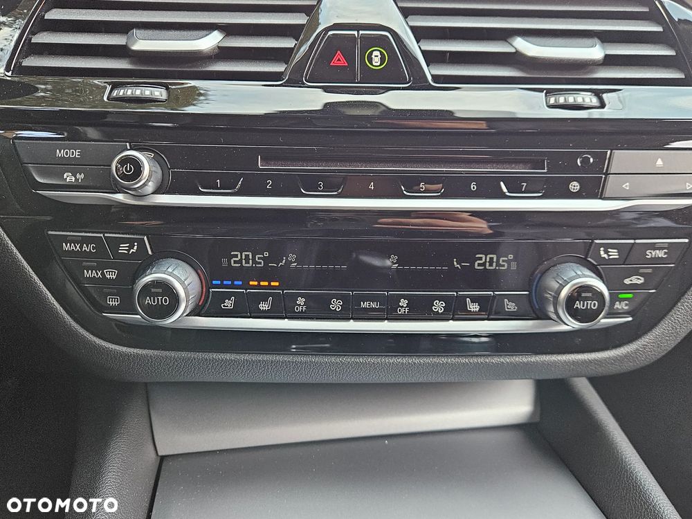 BMW Seria 5 520d xDrive - 10