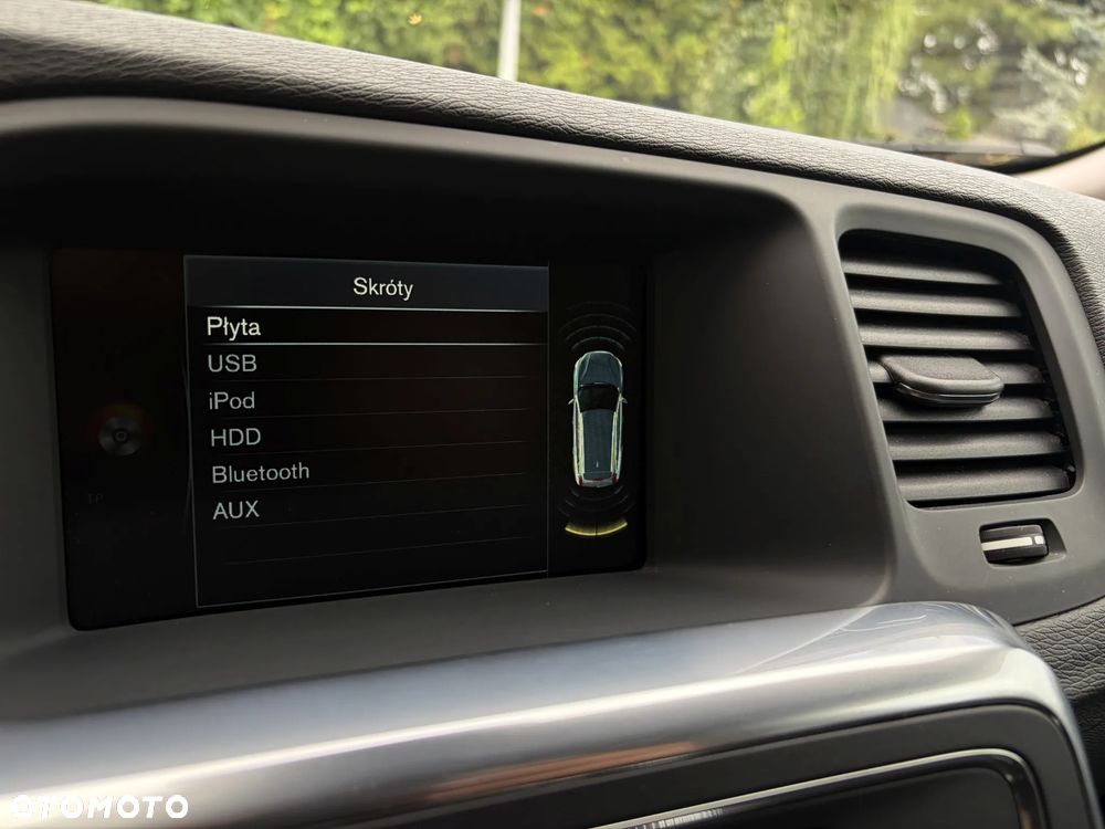 Volvo V60 D4 Geartronic Momentum - 27
