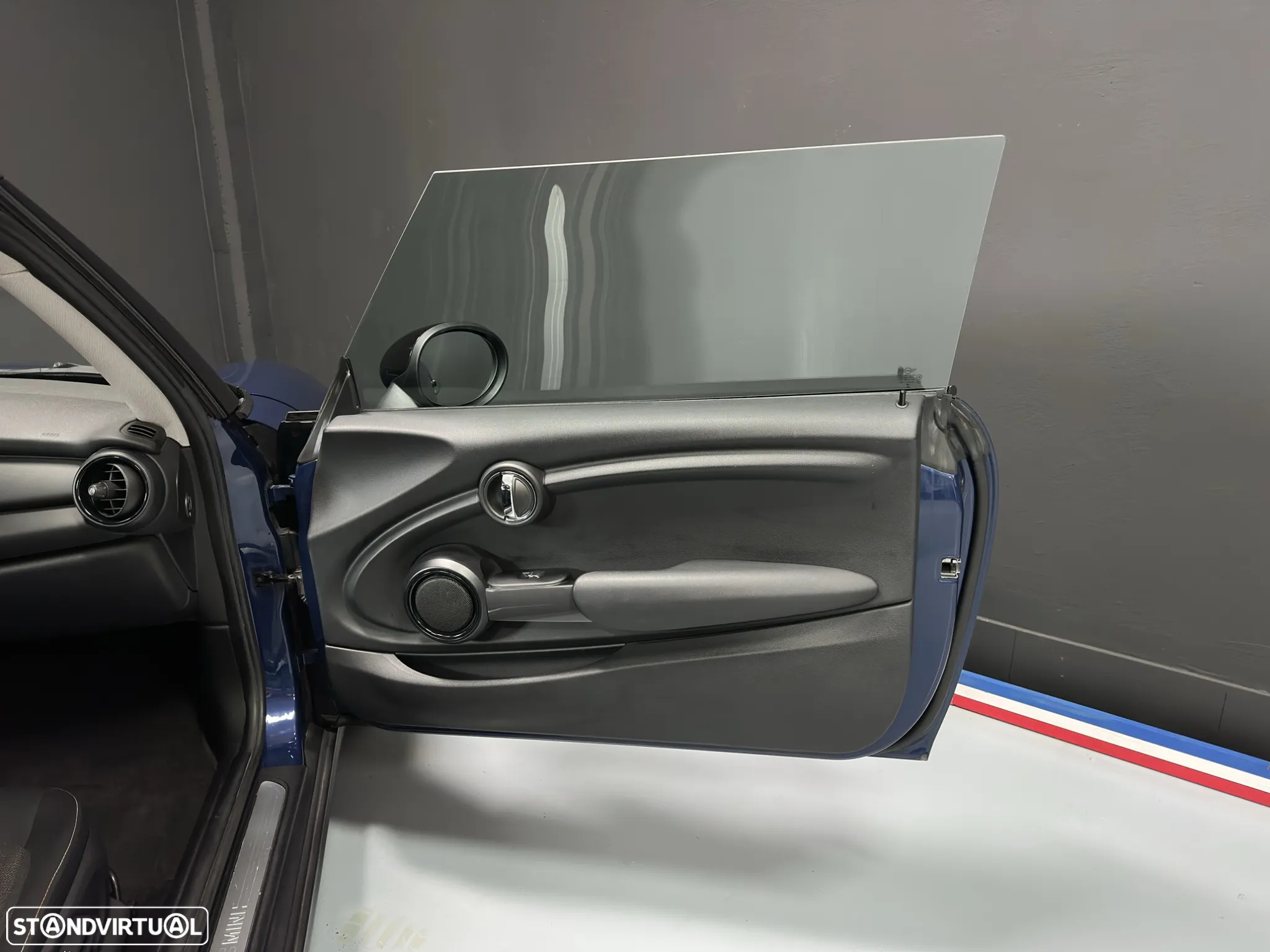 MINI 3 Portas One D - 20