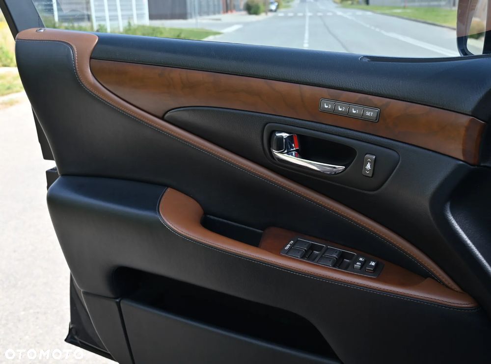 Lexus LS - 26