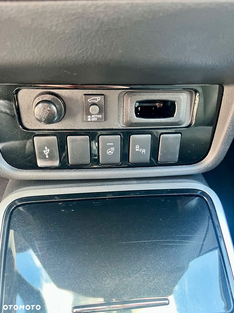 Mitsubishi Outlander - 33