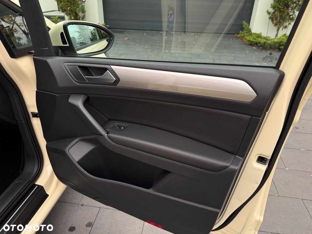 Volkswagen Touran - 37
