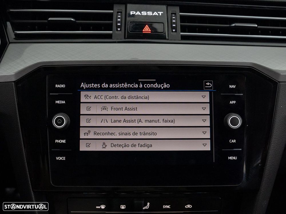 VW Passat Variant 2.0 TDI Business DSG - 38