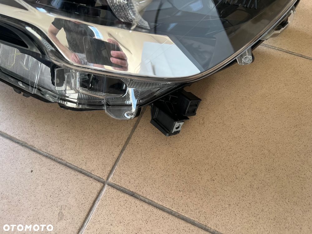 Lampa przednia reflektor lewa TOYOTA HILUX 8 VIII LIFT 20- FULL LED - 4